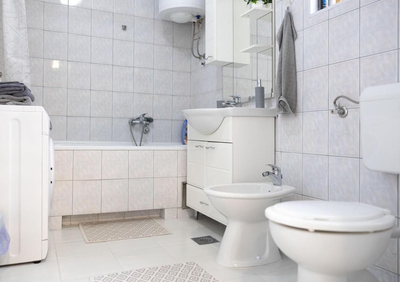 Apartment Teatar Tuzla Exteriör bild