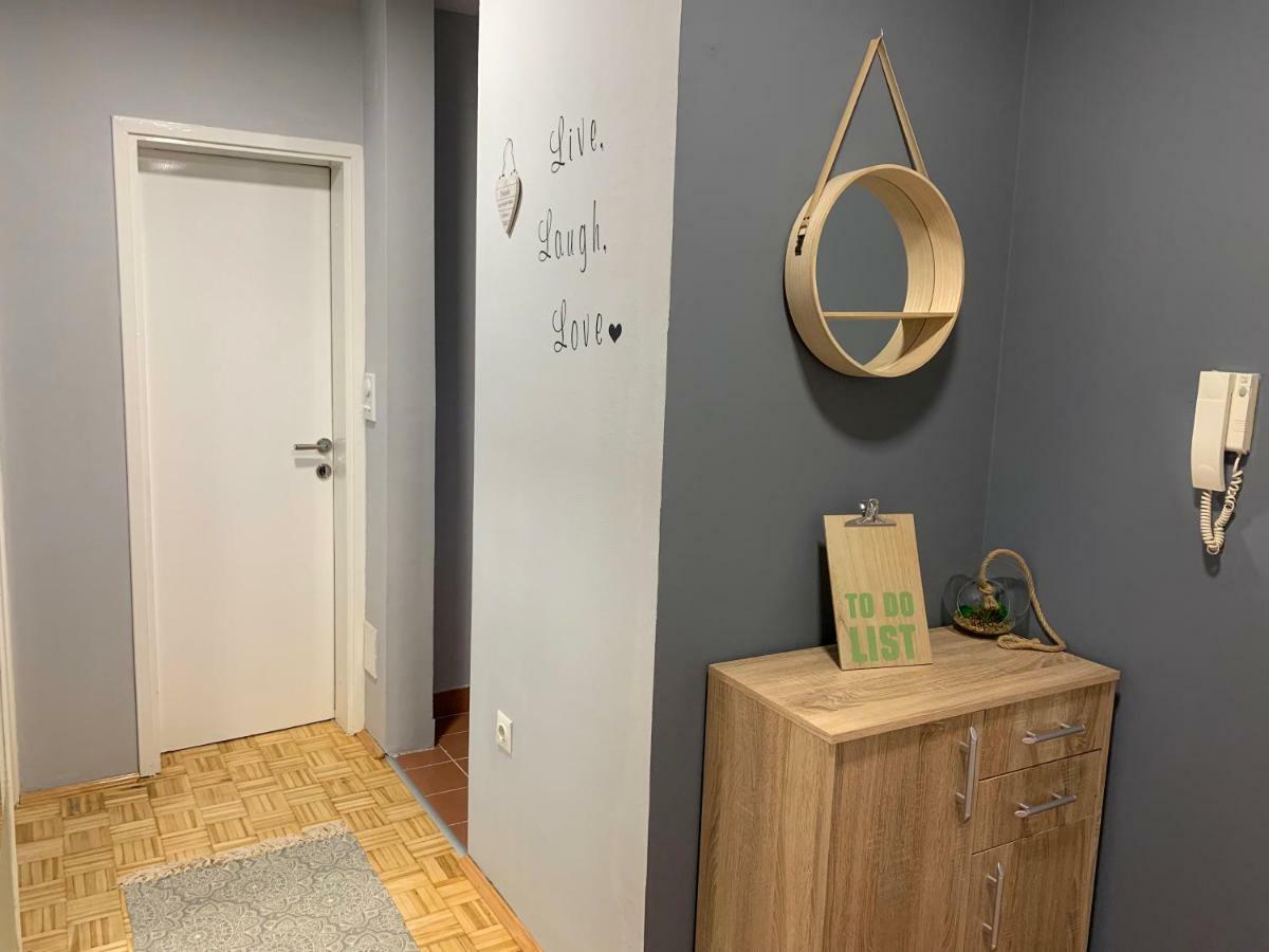 Apartment Teatar Tuzla Exteriör bild